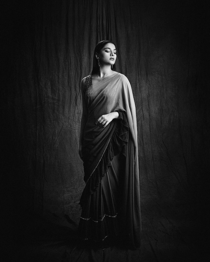 'దబాంగ్​3' తో సిల్వర్ స్క్రీన్ పరిచయమైన సయీ మంజ్రేకర్​.. ఇప్పుడు టాలీవుడ్​లో వరుస మూవీస్ తో బిజీగా ఉంది.