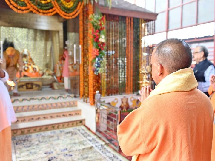 Ayodhya News: मुख्यमंत्री योगी आदित्यनाथ ने बताया कि 500 वर्ष तक चले लंबे संघर्ष के बाद 22 जनवरी को रामलला अपने भव्य मंदिर में विराजमान होने जा रहे हैं. अयोध्या में उन्होंने कार्यक्रम को संबोधित किया.