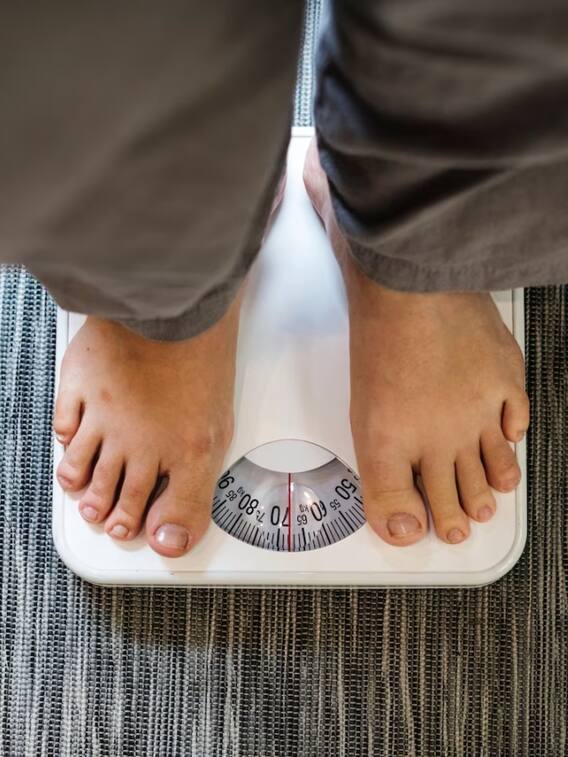 वजन बढ़ाने के लिए दूध में मिलाकर पिएं ये 5 चीजें