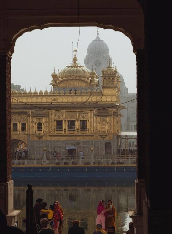 ਵਿੱਕੀ ਕੌਸ਼ਲ ਫਿਲਮ 'ਚ ਫੌਜੀ ਅਫਸਰ ਸੈਮ ਬਹਾਦੁਰ ਦਾ ਕਿਰਦਾਰ ਨਿਭਾਅ ਰਹੇ ਹਨ। ਹਾਲ ਹੀ 'ਚ ਫਿਲਮ ਦਾ ਗੀਤ ਵੀ ਰਿਲੀਜ਼ ਹੋਇਆ ਹੈ।
