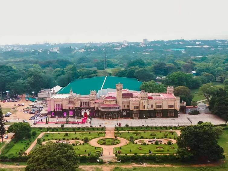 Bengaluru Traffic Police Two major events taking place at the Palace Grounds in the IT city of Bangalore may face traffic jams Bengaluru Traffic Police : बंगळूर शहरात वाहतूक कोंडीची शक्यता; पुढील तीन दिवस 'या' मार्गांवर प्रवास करण्यापूर्वी विचार करा!