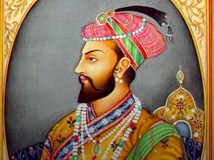 मुगल बादशाह हुमायूं हफ़्ते के सातों दिन अलग-अलग रंग के कपड़े पहनते थे. यह बात सल्तनत में चर्चा का विषय रहती थी. हुमायूं को ज्योतिष में दिलचस्पी थी इसलिए वह ऐसा करता था.