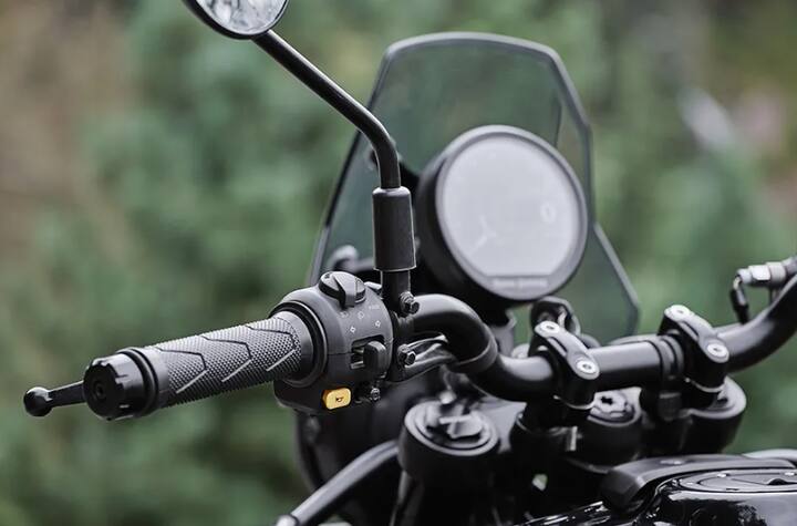 ही पॉवरफूल मोटरसायकल KTM 390 Adventure, BMW G 310 GS, Triumph Scrambler 400 X आणि Yezdi Adventure यांसारख्या बाईक्सना टक्कर देईल.