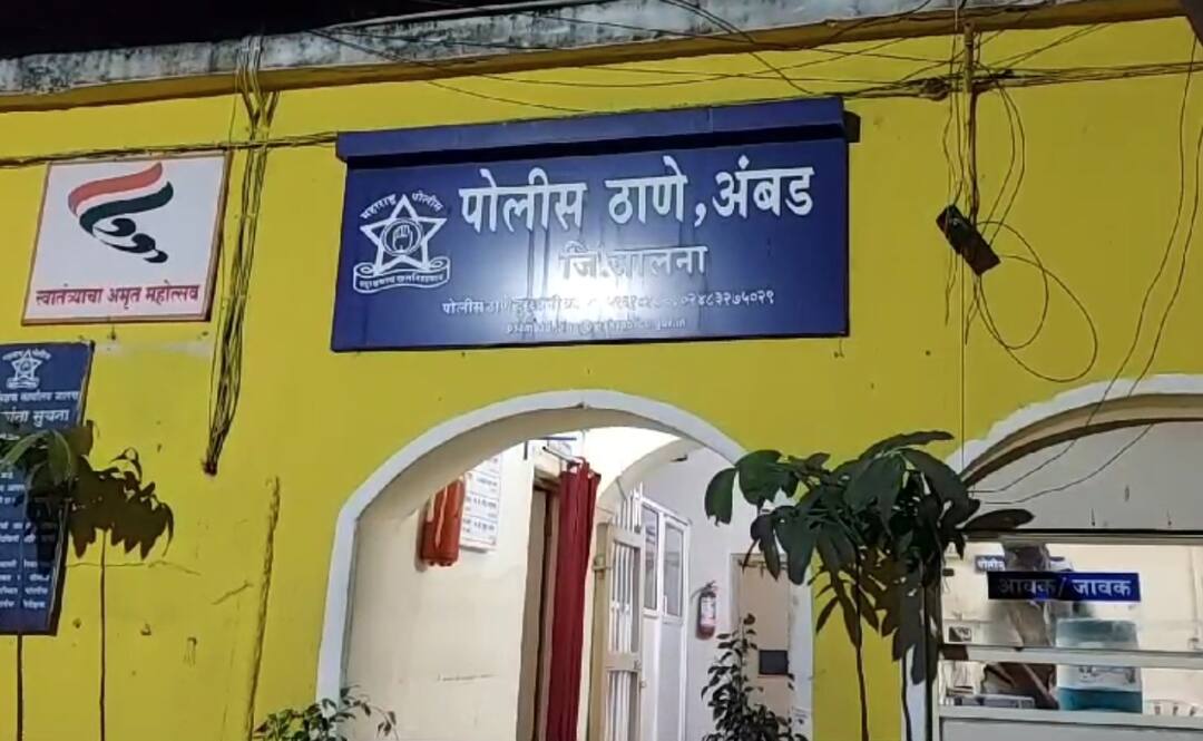 जालन्याच्या अंतरवाली सराटी दगडफेक प्रकरणातील प्रमुख आरोपीला अटक, पिस्तुल आणि दोन जिवंत काडतुस जप्त Jalna Maratha Protest Main accused in Antarwali Sarati stone pelting case arrested pistol and two live cartridges seized जालन्याच्या अंतरवाली सराटी दगडफेक प्रकरणातील प्रमुख आरोपीला अटक, पिस्तुल आणि दोन जिवंत काडतुस जप्त