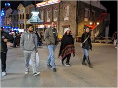 Shimla: प्राकृतिक आपदा के बाद पटरी पर लौट रहा शिमला में पर्यटन, वीकेंड में लगी पर्यटकों की भीड़