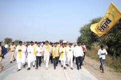 बाप म्हणजे जगण्याचं माप अन् पाठीवरची थाप! रोहित पवारांची वडिलांसोबत 'संघर्षयात्रा'