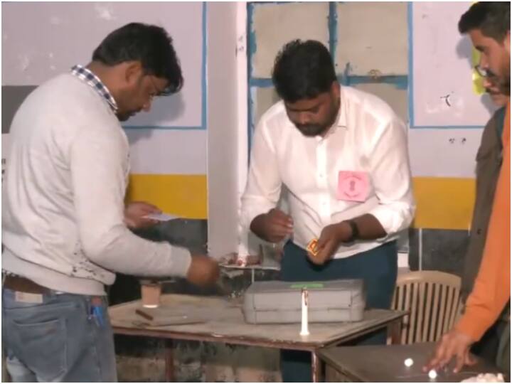 Rajasthan elections 2023 voting evm machines are being sealed and secured Rajasthan voting Percentage Rajasthan Elections 2023: राजस्थान में वोटिंग पूरी, EVM में बंद हुई प्रत्याशियों की किस्मत, 3 दिसंबर को होगा फैसला