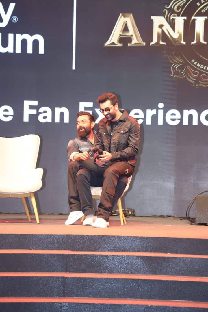 During the event, Ranbir and Bobby danced on the track ‘Badtameez Dil’ from the 2013 film ‘Yeh Jawaani Hai Deewani’.