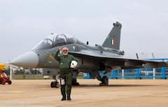 PM Modi Tejas : தேஜஸ் போர் விமானத்தில் ஏறி விண்ணில் பறந்த பிரதமர் மோடி..காட்டுத்தீயாய் பரவி வரும் புகைப்படங்கள்..!