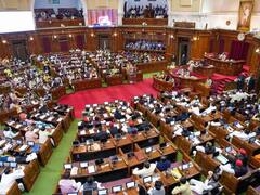 यूपी विधानसभा सत्र के दौरान सदन में मोबाइल नहीं ले जा सकेंगे विधायक, झंडा-बैनर पर भी प्रतिबंध