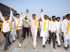 बाप म्हणजे जगण्याचं माप अन् पाठीवरची थाप! रोहित पवारांची वडिलांसोबत 'संघर्षयात्रा'