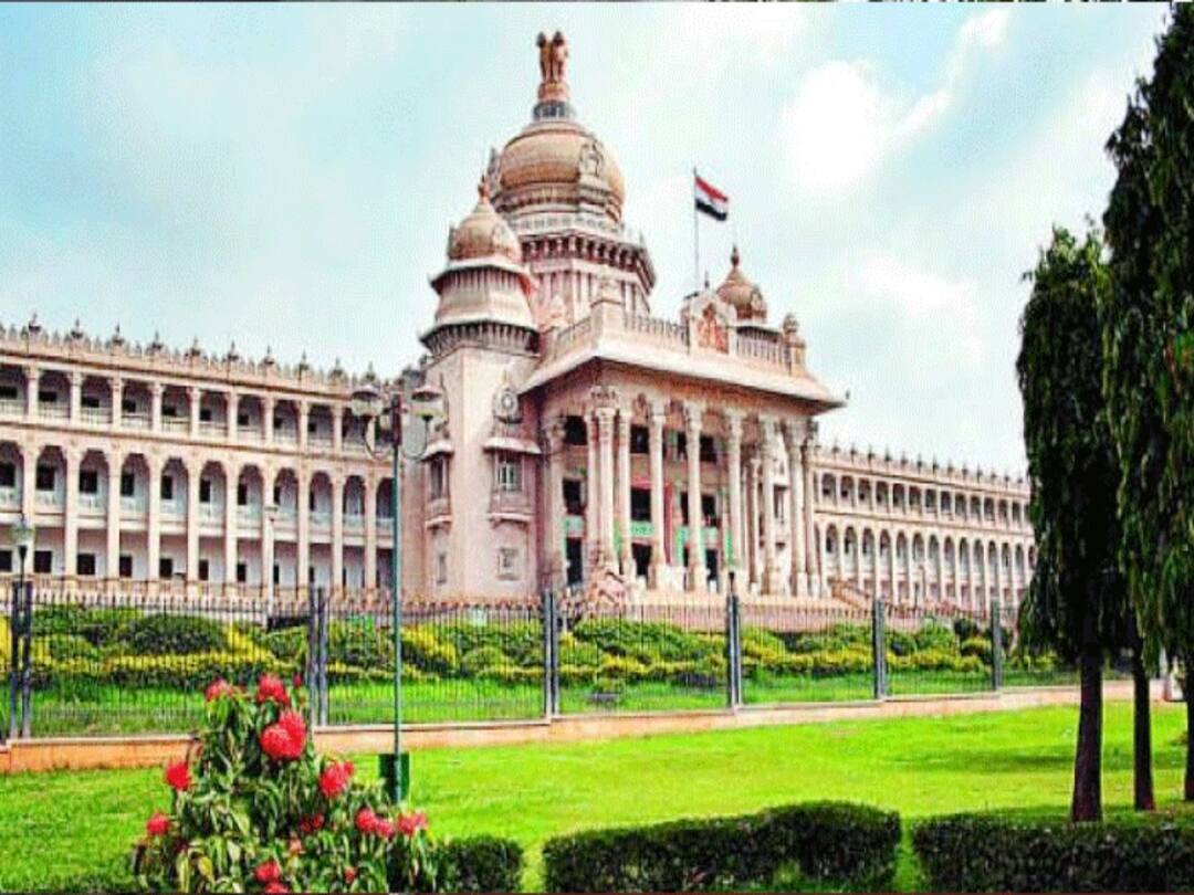 அடடே! வெள்ளி, திங்கள் என இத்தனை நாட்களா! அரசு வெளியிட்ட விடுமுறை பட்டியல்..!