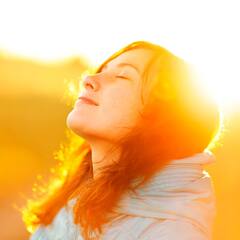 हिवाळ्यात सूर्यप्रकाश घेणं का महत्वाचं? जाणून घ्या कोणत्या वेळी 10 मिनिटांचा सूर्यप्रकाशही शरीरासाठी गरजेचा