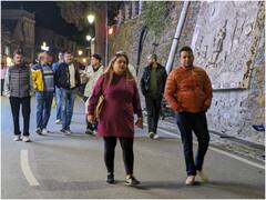 Shimla: प्राकृतिक आपदा के बाद पटरी पर लौट रहा शिमला में पर्यटन, वीकेंड में लगी पर्यटकों की भीड़