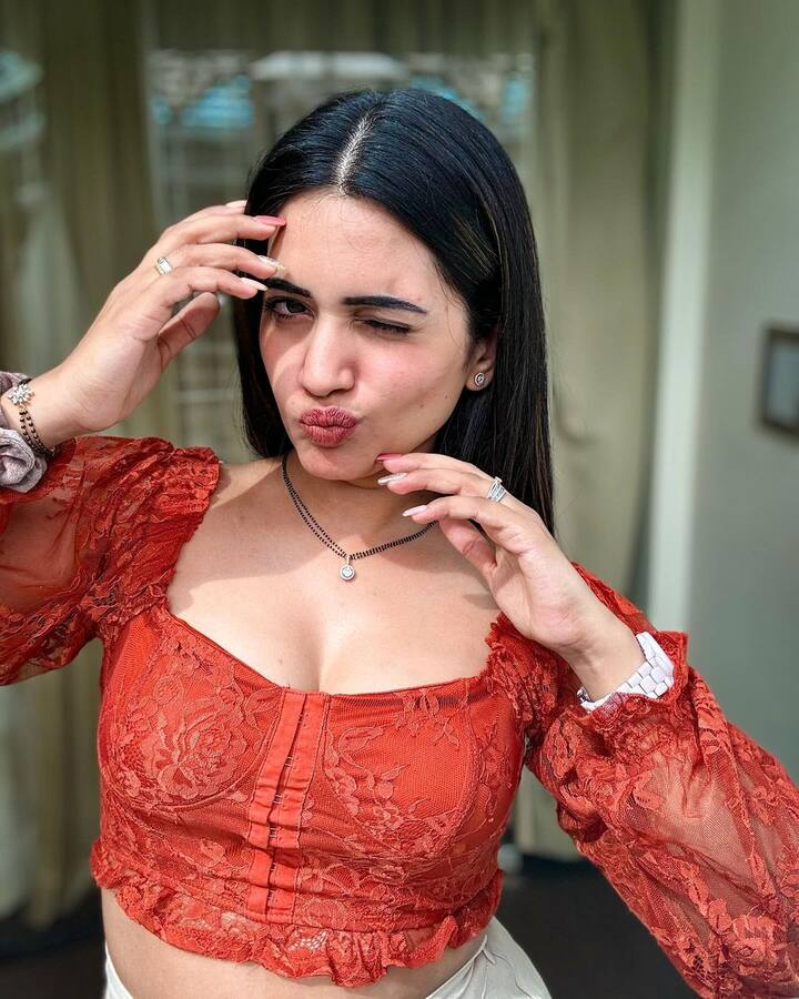 స్రవంతి చొక్కారపు తన లేటెస్ట్ ఫొటోలు ఇన్‌స్టాగ్రామ్‌లో షేర్ చేశారు.