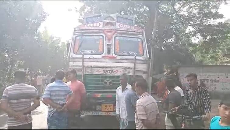 road accident in Bongaon where a truck hit a scooty Bongaon: বনগাঁয় বেপরোয়া লরির ধাক্কায় মৃত্যু হল এক স্কুটি আরোহীর