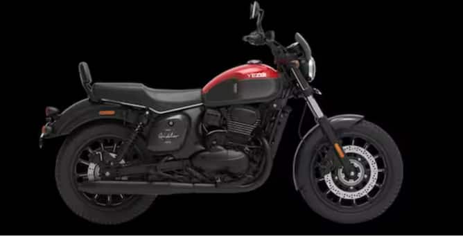 ਯੇਜ਼ਦੀ ਅਤੇ ਜਾਵਾ ਦੀ ਭਾਰਤ ਵਾਪਸੀ ਤੋਂ ਬਾਅਦ ਲਾਂਚ ਕੀਤੀ ਗਈ, ਯੇਜ਼ਦੀ ਦੀਆਂ ਸਭ ਤੋਂ ਪੁਰਾਣੀਆਂ ਪੇਸ਼ਕਸ਼ਾਂ ਵਿੱਚੋਂ ਇੱਕ ਰੋਡਸਟਰ ਹੈ, ਜੋ ਇੱਕ ਆਲ-ਬਲੈਕ ਡਿਜ਼ਾਈਨ, ਟਵਿਨ ਐਗਜ਼ੌਸਟ ਅਤੇ ਇੱਕ ਛੋਟਾ ਵਿਜ਼ਰ ਖੇਡਦਾ ਹੈ। ਅਲੌਏ ਵ੍ਹੀਲਜ਼ ਅਤੇ ਇੱਕ ਡਿਜੀਟਲ ਇੰਸਟਰੂਮੈਂਟ ਕਲੱਸਟਰ ਇਸਨੂੰ ਇੱਕ ਆਧੁਨਿਕ ਦਿੱਖ ਦਿੰਦੇ ਹਨ। ਇਸ ਦੀ ਐਕਸ-ਸ਼ੋਅਰੂਮ ਕੀਮਤ 2.06 ਲੱਖ ਰੁਪਏ ਹੈ ਅਤੇ ਇਸ ਵਿਚ 334cc, ਲਿਕਵਿਡ-ਕੂਲਡ ਸਿੰਗਲ-ਸਿਲੰਡਰ ਇੰਜਣ ਹੈ।