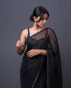 నల్ల చీరలో మృణాళిని లుక్స్ సూపర్ - లేటెస్ట్ ఫొటోలు చూశారా?