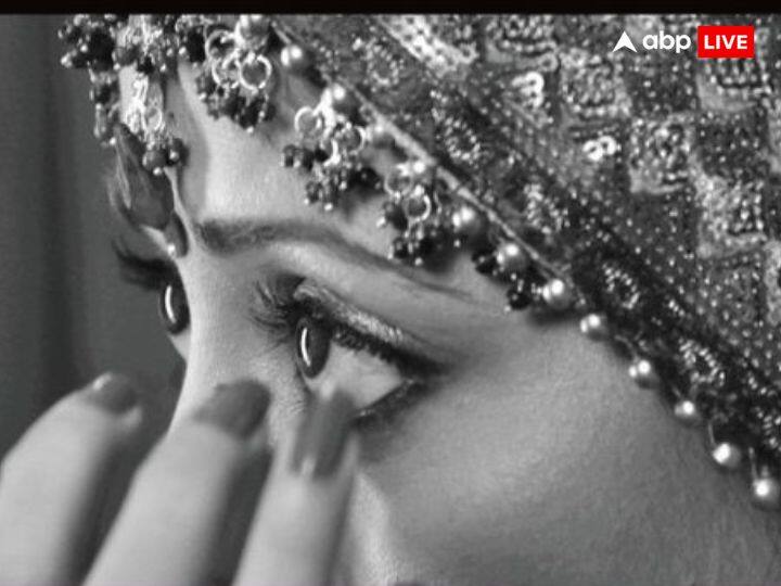 किसी भी शादीशुदा महिला को अपना काजल किसी और महिला से शेयर से नहीं करना चाहिए ऐसा करने से आपके पति का प्रेम आपकी ओर कम हो जाता है.