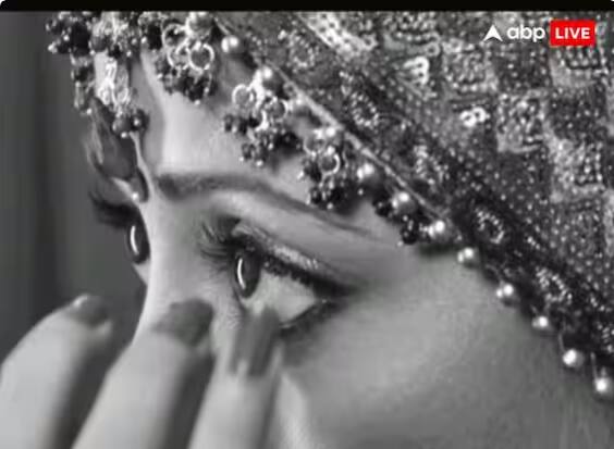 ਕਿਸੇ ਵੀ ਵਿਆਹੁਤਾ ਔਰਤ ਨੂੰ ਆਪਣਾ ਕਾਜਲ ਕਿਸੇ ਨਾਲ ਸਾਂਝਾ ਨਹੀਂ ਕਰਨਾ ਚਾਹੀਦਾ, ਅਜਿਹਾ ਕਰਨ ਨਾਲ ਤੁਹਾਡੇ ਪਤੀ ਦਾ ਤੁਹਾਡੇ ਪ੍ਰਤੀ ਪਿਆਰ ਘੱਟ ਜਾਂਦਾ ਹੈ।