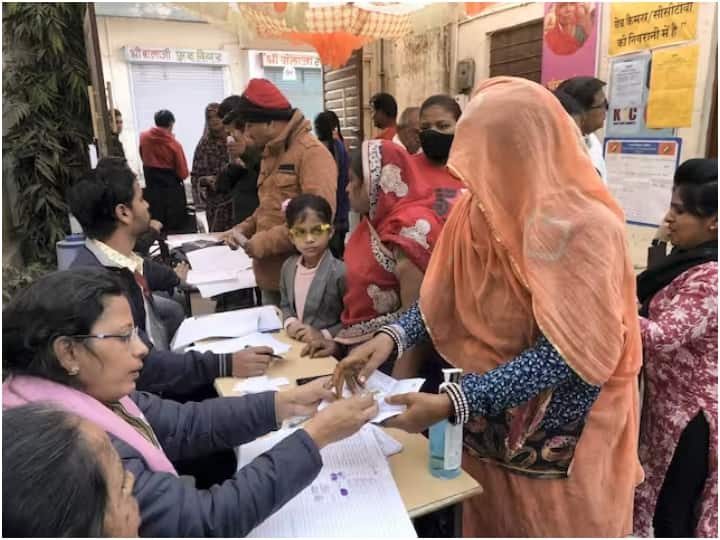 Rajasthan Elections 2023: राजस्थान में छिटपुट घटनाओं के साथ वोटिंग खत्म, जानें किस जिले में हुआ सबसे ज्यादा मतदान Rajasthan elections 2023 over 68 percent Highest voting in Jaisalmer Jaipur Jodhpur Rajasthan Elections 2023: राजस्थान में छिटपुट घटनाओं के साथ वोटिंग खत्म, जानें किस जिले में हुआ सबसे ज्यादा मतदान