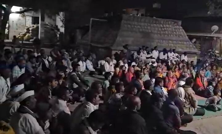 रविकांत तुपकर यांना बुलढाणा पोलिसांनी सीआरपीसी 149 अंतर्गत नोटीस बजावली होती. मात्र रविकांत तुपकर यांनी आक्रमक पवित्रा घेतला