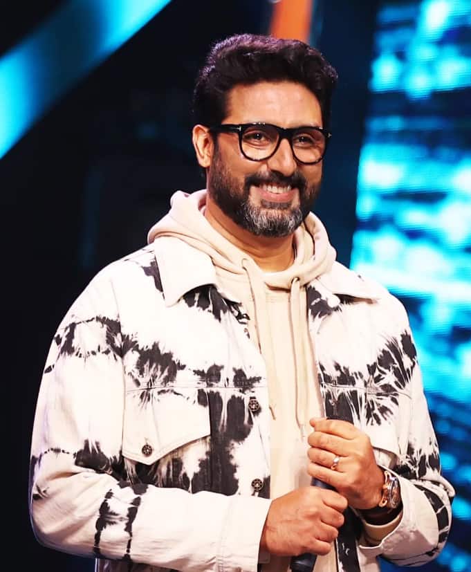 अभिषेक बच्चन के खुद की कई प्रोपर्टी के मालिक हैं. उन्होंने मुंबई में वर्ली सी फेसिंग वाला 45 करोड़ रुपये का बंगला खरीदा हुआ है.