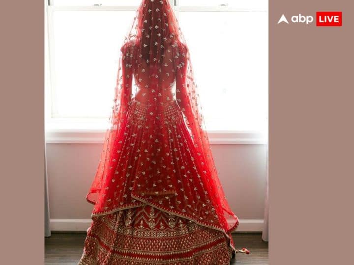 हर महिला के लिए उसका शादी का जोड़ा बहुत मायने रखता है. हमें इस बात का विशेष ख्याल रखना चाहिए की हमें अपना शादी का जोड़ा किसी को भी नहीं देना चाहिए.