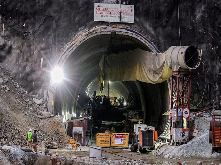 Manual Drilling To Start Tomorrow As Fresh Snag Halts Uttarkashi Tunnel Op Uttarkashi Tunnel Collapse: தொடரும் சவால்கள்! துளையிடும் இயந்திரத்தில் மீண்டும் கோளாறு - 41 தொழிலாளர்களை மீட்பதில் என்ன சிக்கல்?