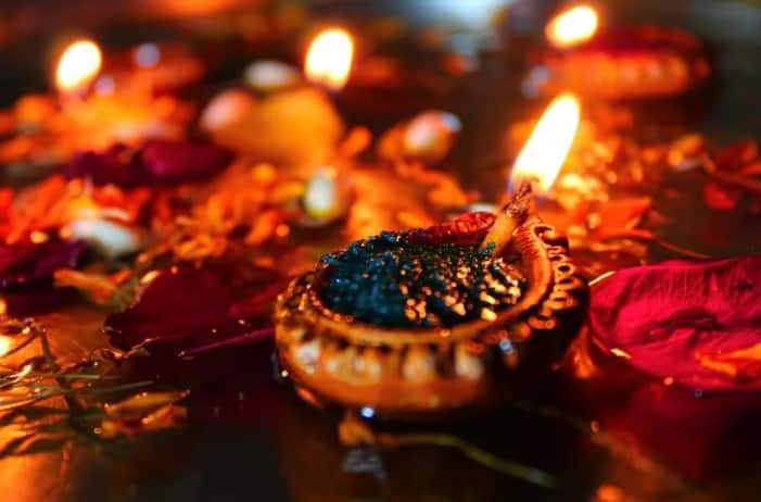 Why is the festival of Diwali celebrated? Diwali myths and legends every student should know about દિવાળીનો તહેવાર શા માટે ઉજવવામાં આવે છે? જાણો તેની પાછળનું પૌરાણિક મહત્વ