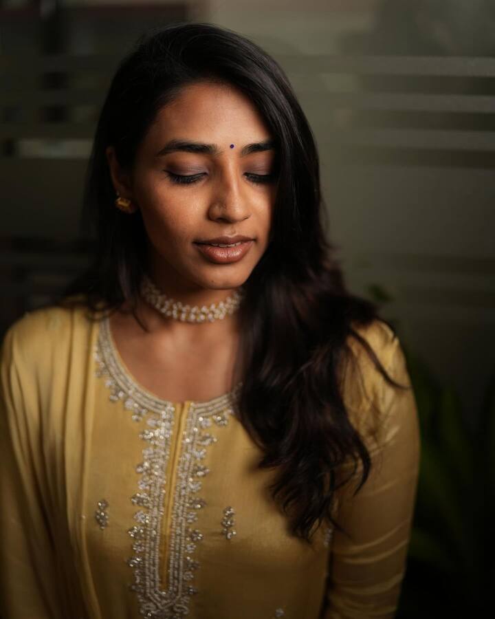 ఇందులో ఆమె ట్రెడిషనల్ లుక్లో కనిపించారు.