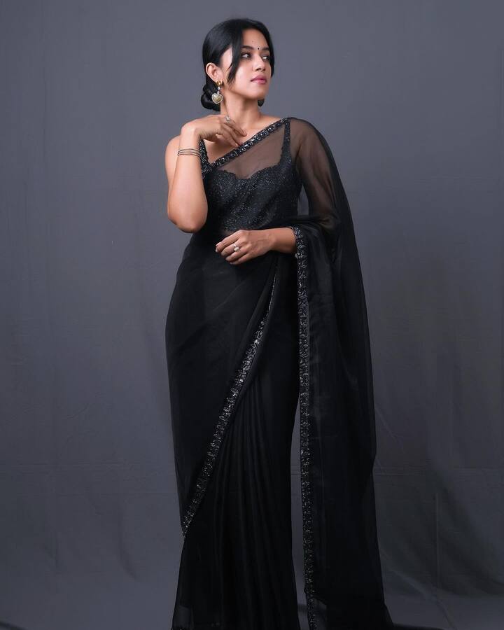 అంతకు ముందు తెలుగులో ‘గద్దలకొండ గణేష్’, ‘ఆర్గానిక్ మామ హైబ్రిడ్ అల్లుడు’ సినిమాల్లో నటించారు.