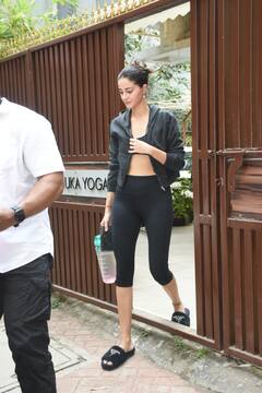 Pics: योगा क्लास के बाद कुछ इस अंदाज में स्पॉट हुईं Ananya Panday, वायरल हुआ एक्ट्रेस का ऑल ब्लैक लुक