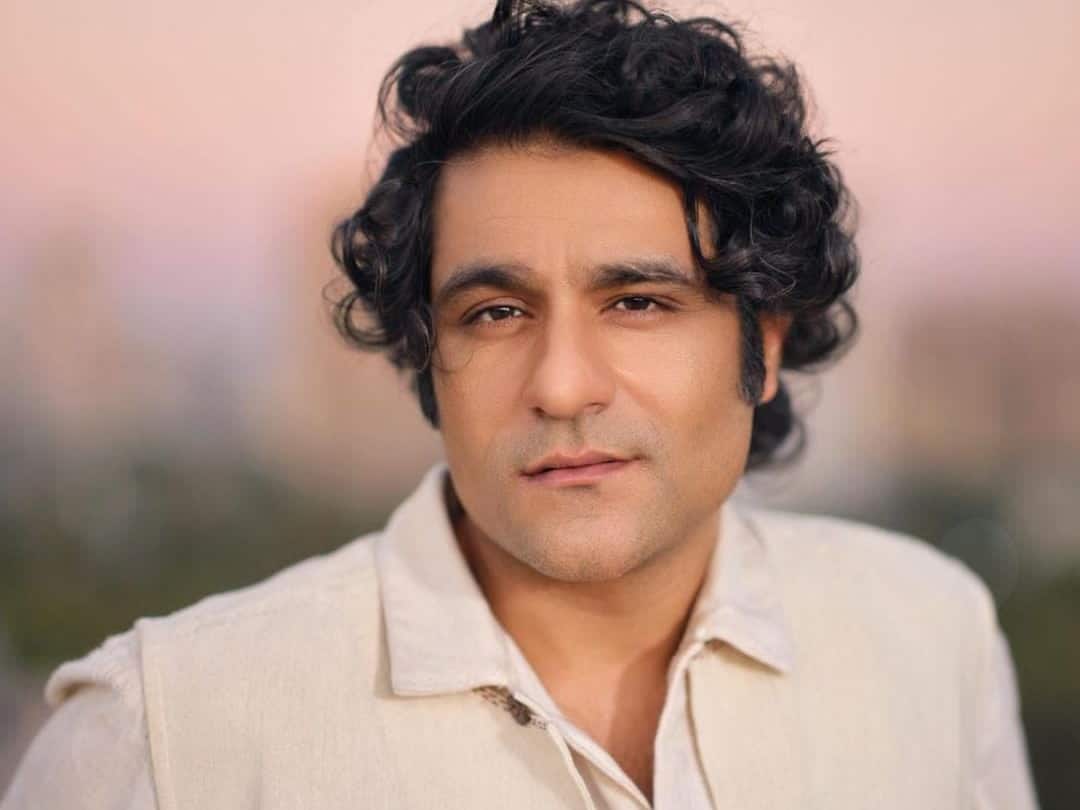 Sunny Hinduja Birthday: From Cricketer To Journalist, Check Out 5 Versatile Roles Played By The Actor Sunny Hinduja Birthday: From Cricketer To Journalist, Check Out 5 Versatile Roles Played By The Actor