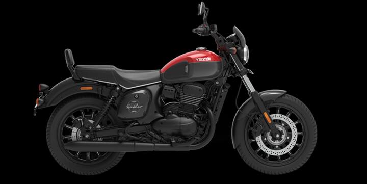 येज़्दी और जावा के भारत में वापसी के बाद लॉन्च हुई येज़्दी की सबसे रेट्रो-स्टाइल वाली पेशकशों में से एक रोडस्टर है, जिसमें ऑल-ब्लैक डिज़ाइन, ट्विन एग्जॉस्ट और छोटा वाइज़र है. अलॉय व्हील और एक डिजिटल इंस्ट्रूमेंट क्लस्टर इसे आधुनिक लुक देते हैं. इसकी एक्स शोरूम कीमत 2.06 लाख रुपये है और इसमें 334cc, लिक्विड-कूल्ड सिंगल-सिलेंडर इंजन मिलता है.