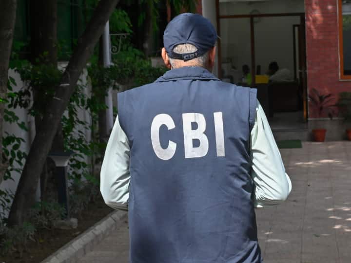 Bhopal CBI arrest BSNL General Manager Red handed taking Bribe Bhopal CBI Raid ann MP News: सीबीआई ने रिश्वत लेते BSNLअधिकारी को रंगे हाथों दबोचा, जूनियर की शिकायत पर हुई कार्रवाई