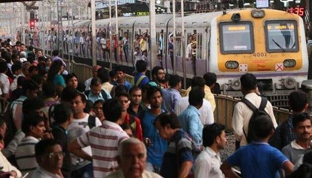 13113 (কলকাতা - লালগোলা হাজারদুয়ারি এক্সপ্রেস) পলাশীতে যাত্রা শেষ করবে এবং 13114 (লালগোলা - কলকাতা হাজারদুয়ারি এক্সপ্রেস) লালগোলার পরিবর্তে পলাশী থেকে ছাড়বে। এই ট্রেনটি ৬.৫০-এর বদলে ৮.২০-তে ছাড়বে