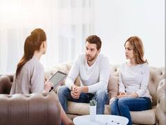 पार्टनर के बीच में रिश्ते को मजबूत कर सकती है 'Couple Therepy', जानें इसके फायदे और करने का तरीका