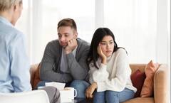 पार्टनर के बीच में रिश्ते को मजबूत कर सकती है 'Couple Therepy', जानें इसके फायदे और करने का तरीका