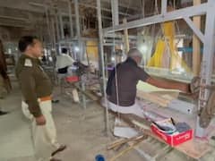 In Pics: वाराणसी सेंट्रल जेल की अनूठी पहल, 300 कैदियों को सिल्क की साड़ी बनाने में किया पारंगत