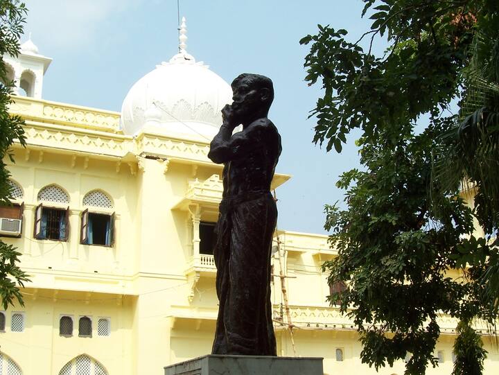 स्थापना दिवस समारोह की शाम में पूर्व छात्र-छात्राएं और लखनऊ विश्वविद्यालय में कार्यरत शिक्षक मंगलाचरण का गायन करेंगे. सांस्कृतिकी निदेशक प्रो. मधुरिमा लाल बेगम अख्तर की गजल पेश करेंगी.