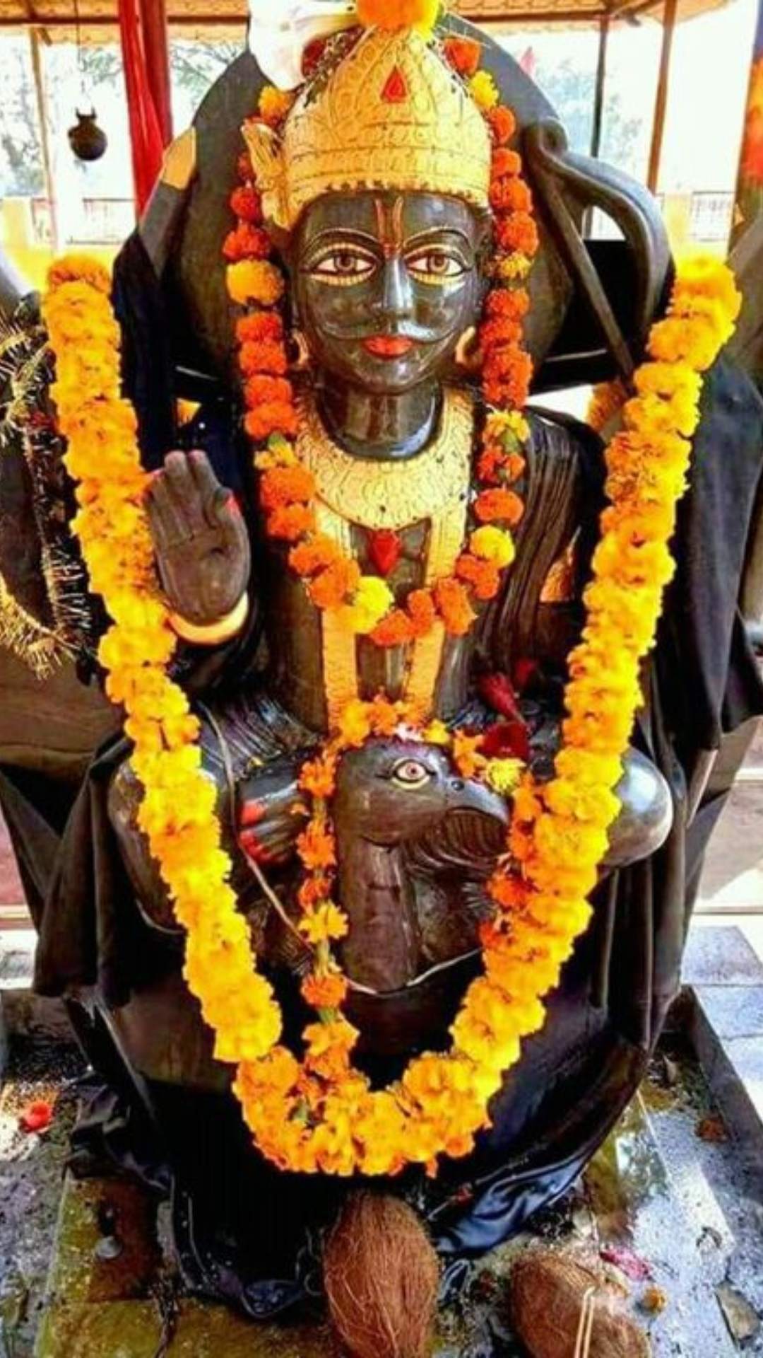 आने वाले नए साल 2024 में भी कुंभ राशि में ही रहने वाले हैं.