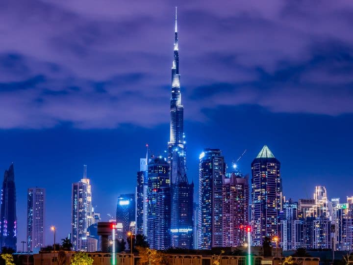 मेट्रोपॉलिटन शब्द ग्रीक शब्द मेट्रोपॉलिटनस से लिया गया है जिसका अर्थ है एक मातृ राज्य का नागरिक. एक महानगरीय क्षेत्र घनी आबादी वाले शहरी केंद्र और इसके आसपास के कम आबादी वाले क्षेत्रों, इंडस्ट्री, बुनियादी ढांचे और आवास को साझा करने वाला एक क्षेत्र है.