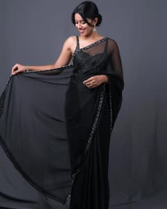 నల్ల చీరలో మృణాళిని లుక్స్ సూపర్ - లేటెస్ట్ ఫొటోలు చూశారా?