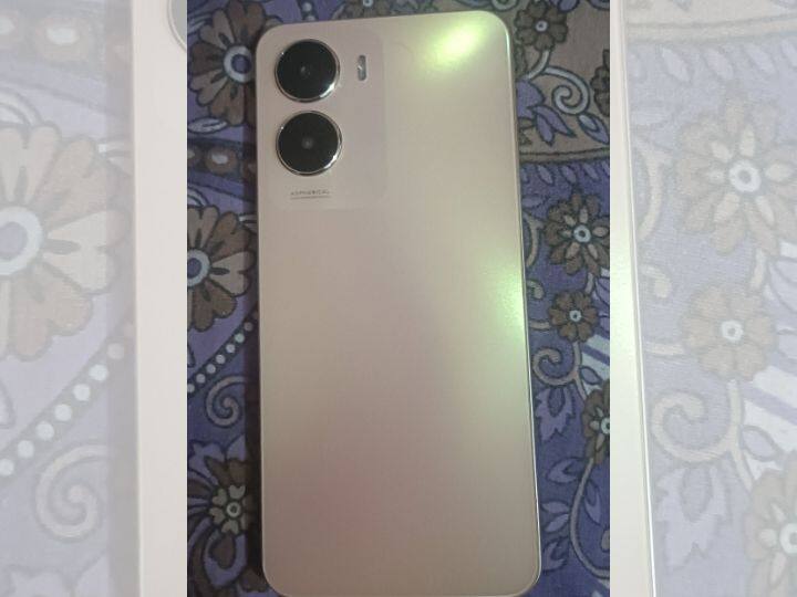 Vivo T2 5G भी एक बढ़िया फोन है. इसमें 64MP का प्राइमरी कैमरा मिलता है. हैंडसेट को दो वैरिएंट 6GB+128GB और 8GB+128GB में पेश किया गया है जिनकी कीमत क्रमशः 18,999 रुपये और 20,999 रुपये है. इसी तरह आप Samsung Galaxy M34 5G स्मार्टफोन को भी खरीद सकते हैं.इसमें 5nm Exynos 1280 SoC का सपोर्ट मिलता है.