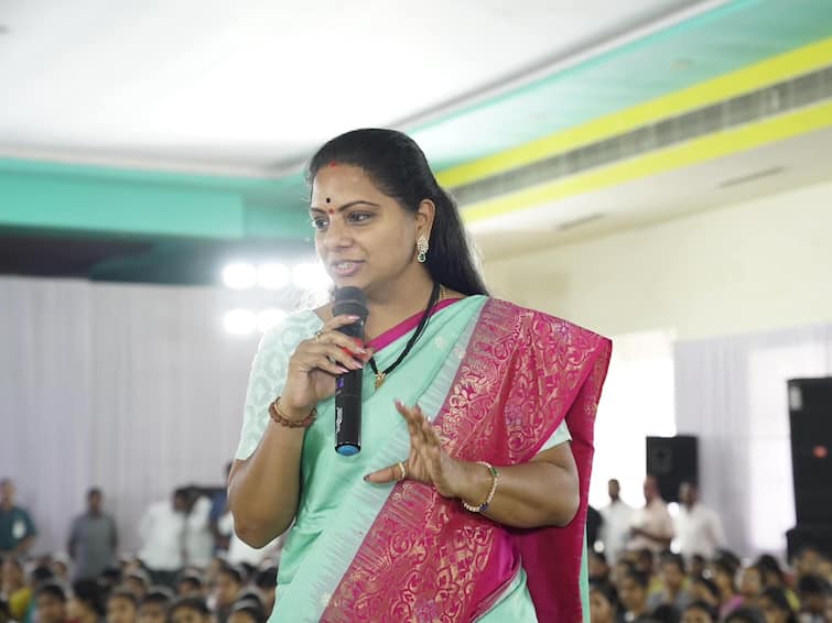 Kalvakuntla Kavitha satires on Rahul gandhi over election campaign in Bodhan Telugu news Kalvakuntla Kavitha: రాహుల్ గాంధీ వచ్చి బిర్యాని, పాన్ తిని ఢిల్లీకి పోతారు - కవిత ఎద్దేవా