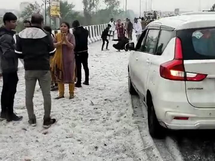 Gujarat Rain in Rajkot Ahmedabad Highway Snow Fall situation like Kullu Manali has been created Viral Images Gujarat Rain: गुजरात के कई इलाकों में बारिश, गिरे ओले, राजकोट-अहमदाबाद हाईवे पर कुल्लु-मनाली जैसे हालात