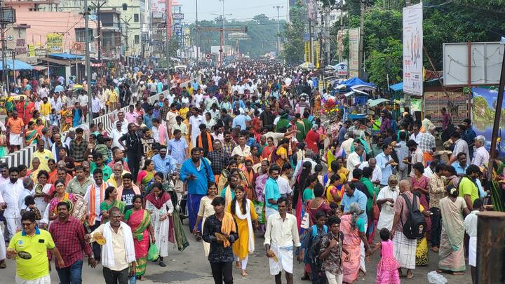 தமிழ் மாதங்களில் கார்த்திகை மாதத்தில் வரும் முக்கிய நிகழ்வான திருக்கார்த்திகை வரும் இன்று (நவம்பர் 26) கொண்டாடப்படுகிறது.
