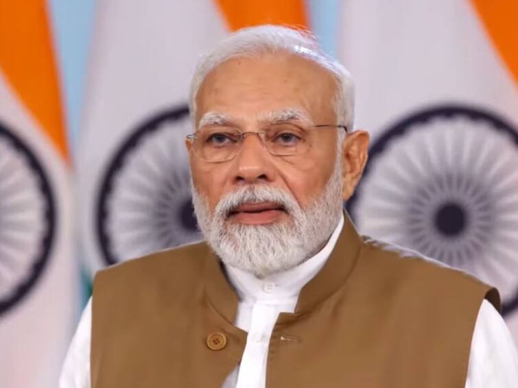 Mann Ki Baat PM Modi Requests Couples To Not Hold Weddings Abroad, Asks 'Is It Necessary' Mann Ki Baat Highlights:పెళ్లి చేసుకోడానికి విదేశాల వరకూ వెళ్లడం అవసరమా - కొత్త ట్రెండ్‌పై ప్రధాని మోదీ అసంతృప్తి