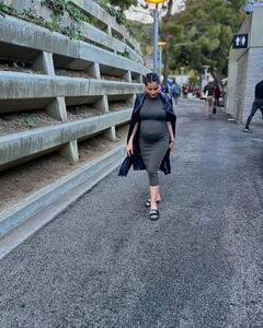 Rubina Dilaik Pics: प्रेग्नेंट Rubina Dilaik  ने बॉडीकॉन ड्रेम में फ्लॉन्ट किया बेबी बंप, पति Abhinav Shukla के साथ एक्ट्रेस ने यूं एंजॉय किया वीकेंड